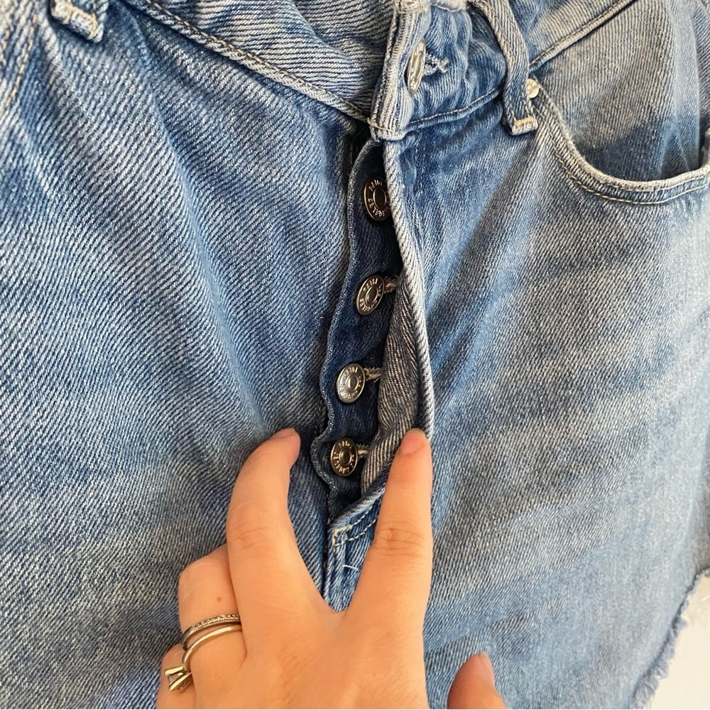 PAIGE Blue Jean Shorts Distressed Hem Summer Essential - Picture 3 of 7